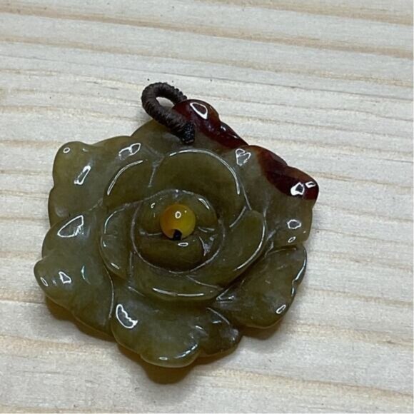 Vintage Jadeite Flower Natural Stone Pendant - Picture 1 of 4
